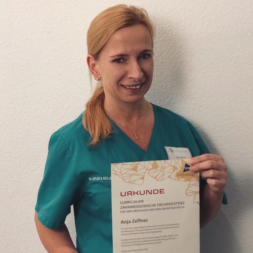 Anja Zeffner absolviert Curriculum Zahnmedizinische Fachassistenz Implantologie & Implantatprothetik (ZMFI)